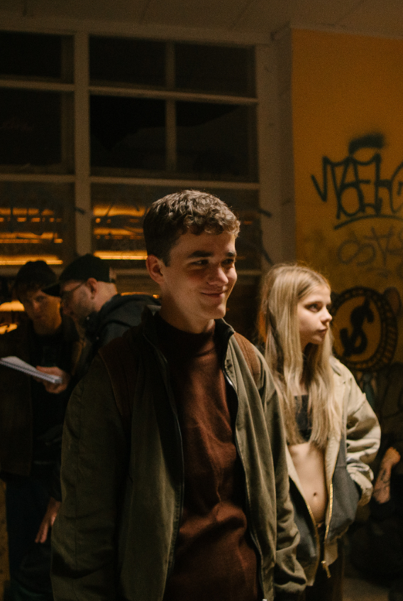 Filmi “Morten” teine võtteperiood lõppes noortepeo filmimisega Krulli kvartalis