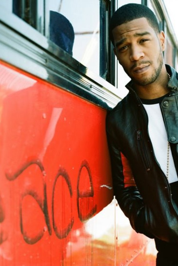 Reperio Kid Cudi herojus filme „Draugeliai“ nersis iš kailio stengdamasis įsiteikti jo viršininkui