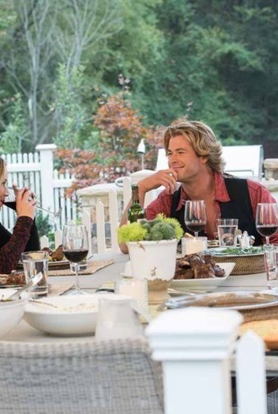 Christina Applegate neteko žado pamačiusi pusnuogį Chrisą Hemsworthą „Kvaišų atostogos“  filmavimo aikštelėje