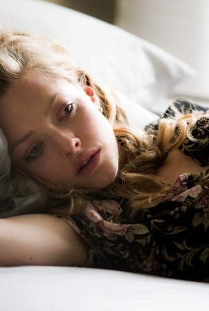 Amanda Seyfried mėgins prisijaukinti meilę romantiškoje dramoje „Išmokyk mane m...