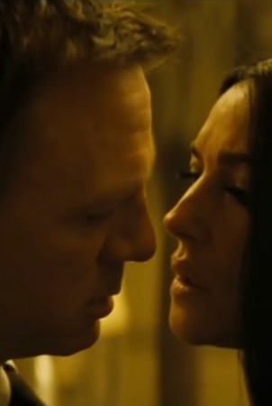 Naujajame „007 Spectre“ moteriškumu žavinti Monica Bellucci: „Sendama jaučiuosi...