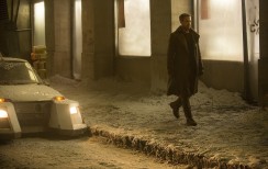Pa asmeni skrejošais 2049