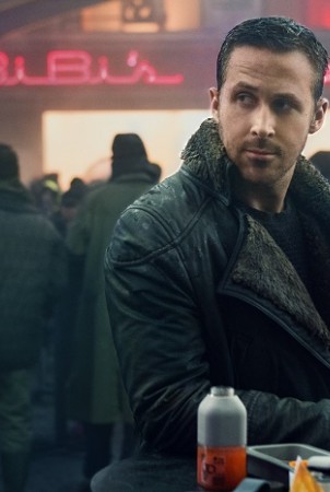 „Bėgantis skustuvo ašmenimis 2049“ filmavime H. Fordo ir R. Goslingo muštynių s...