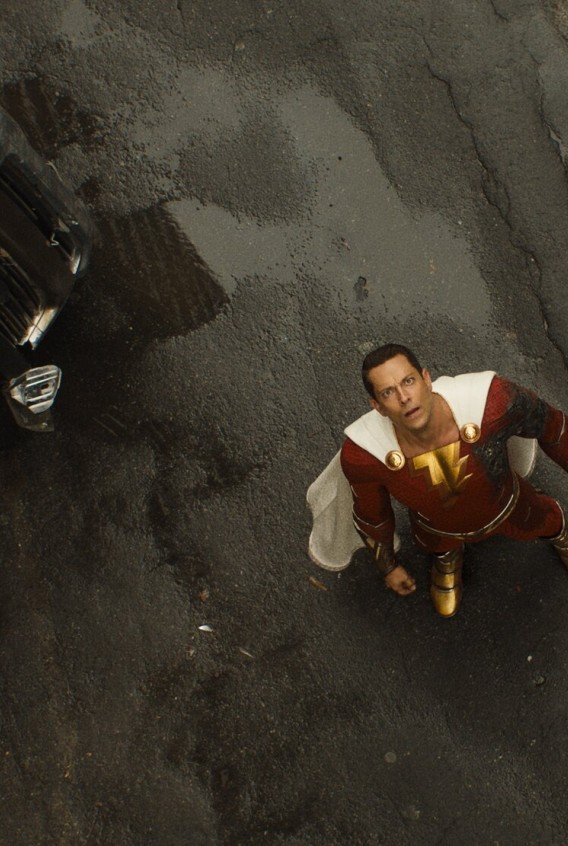 Antrojoje „Shazam!“ dalyje daug dėmesio skirta veiksmo scenoms: žiūrovą nustebinti tampa sunkiau, bet vis dar įmanoma