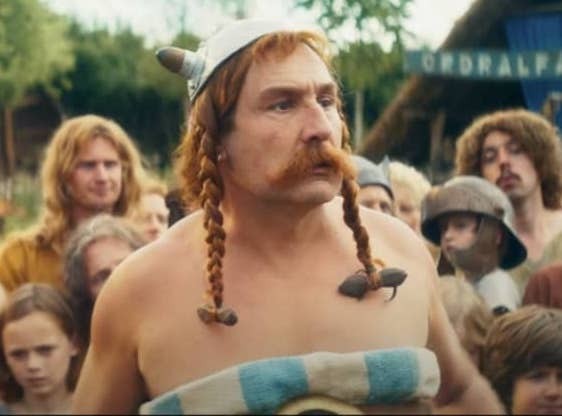 Kultiniai Asteriksas ir Obeliksas grįžta į kino teatrus: žiūrovus humoru versti iš kojų ir vėl herojams padės stebuklingas gėrima