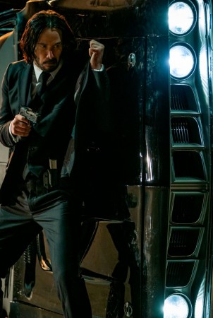 Keanu Reevesas vėl grįžta kaip pagrindinis „Džonas Vikas 4“ herojus: filmavimai...