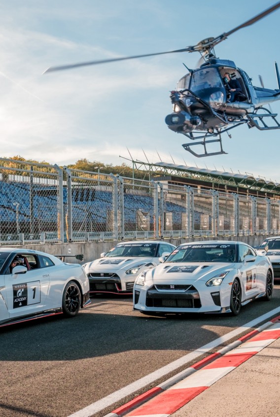 Juostos „Gran Turismo“ žvaigždė apie filmavimo užkulisius: kūrėjai rinkosi patį sunkiausią kelią