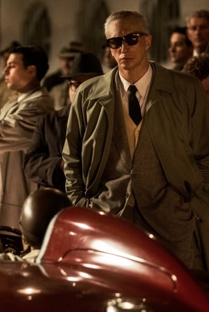 Kodėl biografinės dramos „Ferrari” pagrindiniam aktoriui Adamui Driveriui filma...