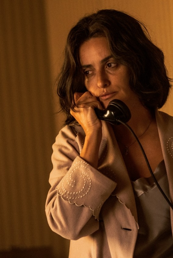 Filme „Ferrari” suvaidinusi Penelope Cruz: ar žinote, kodėl Laura Ferrari miegodavo ant lenktyninių automobilių padangų?