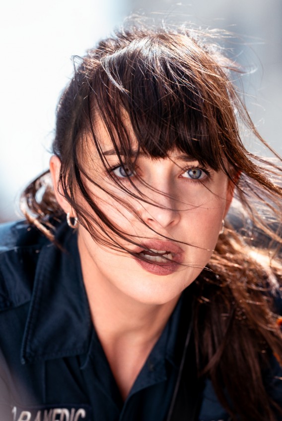 Į kino ekranus atkeliauja „Madam Web” – nauja superherojė, kurios kostiumą apsivilko seksualioji Dakota Johnson