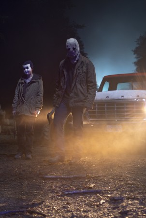 Siaubo filmo „Nepažįstamieji: pirma dalis” režisierius sugalvojo neįtikėtiną bū...