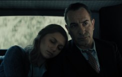 TARP ŠVIESOS IR ŠEŠĖLIŲ